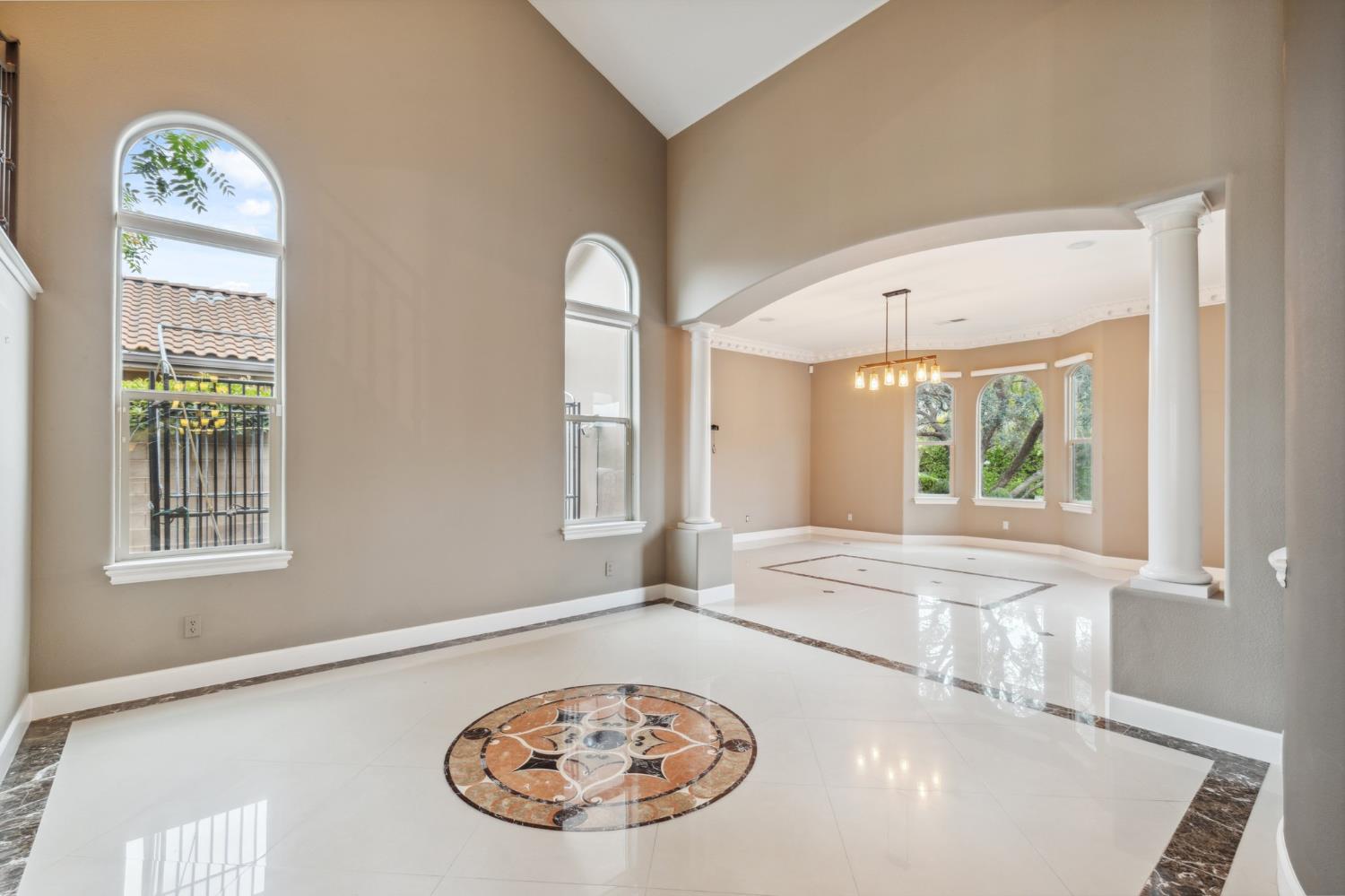 4918 W Bluff Ave, Fresno, CA 93722