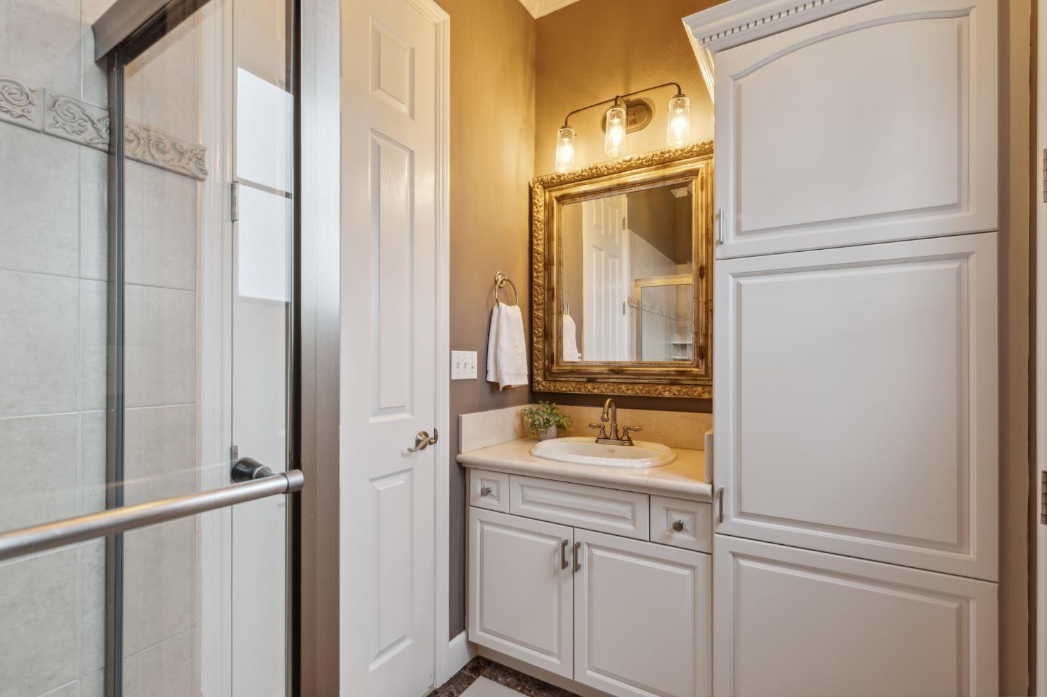 4918 W Bluff Ave, Fresno, CA 93722