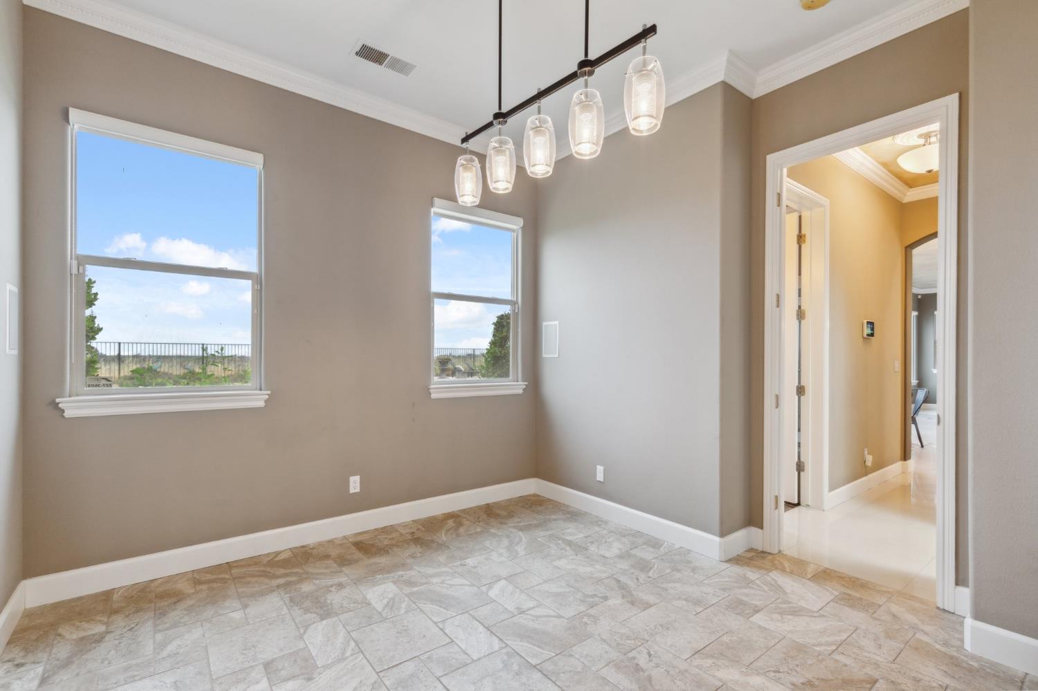 4918 W Bluff Ave, Fresno, CA 93722