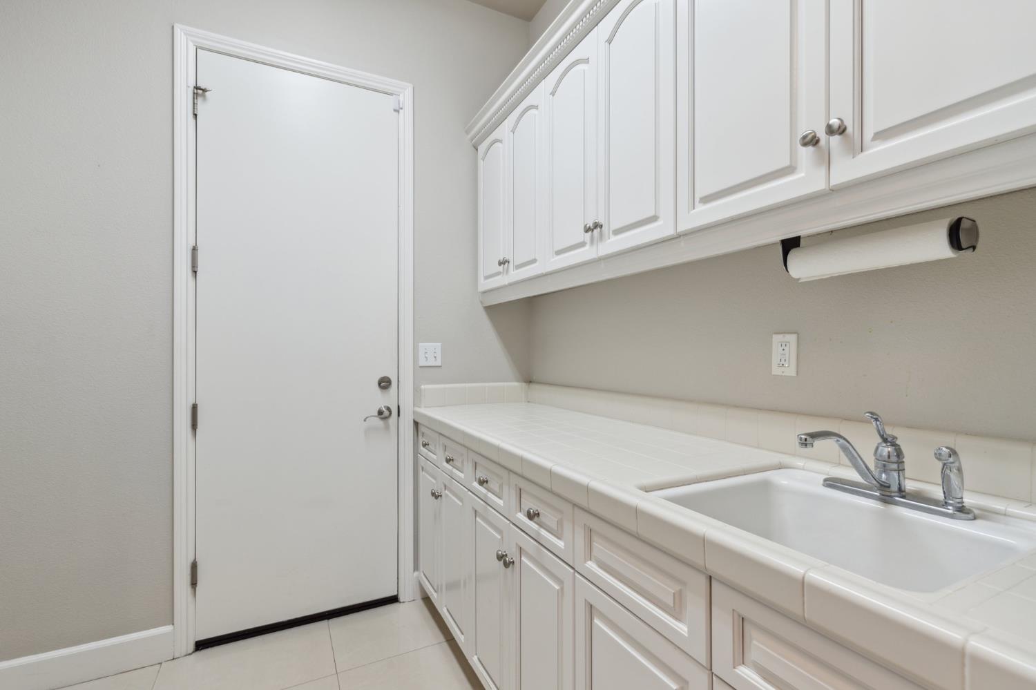 4918 W Bluff Ave, Fresno, CA 93722