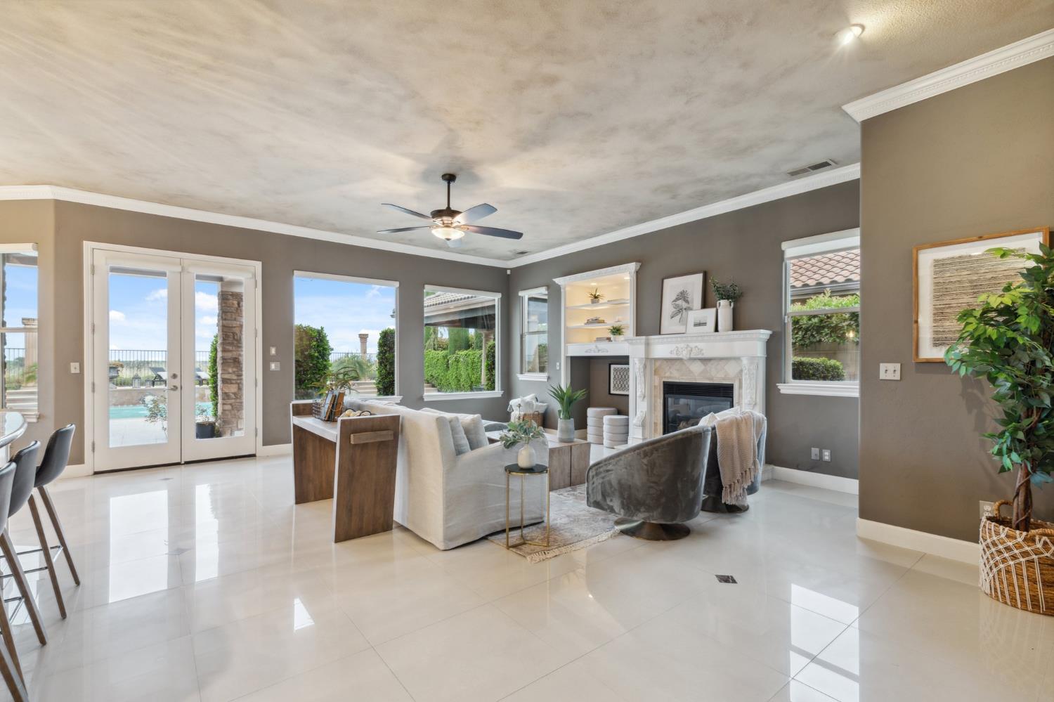 4918 W Bluff Ave, Fresno, CA 93722