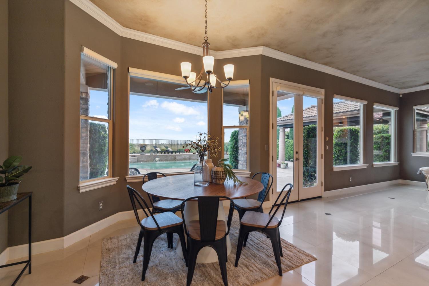 4918 W Bluff Ave, Fresno, CA 93722