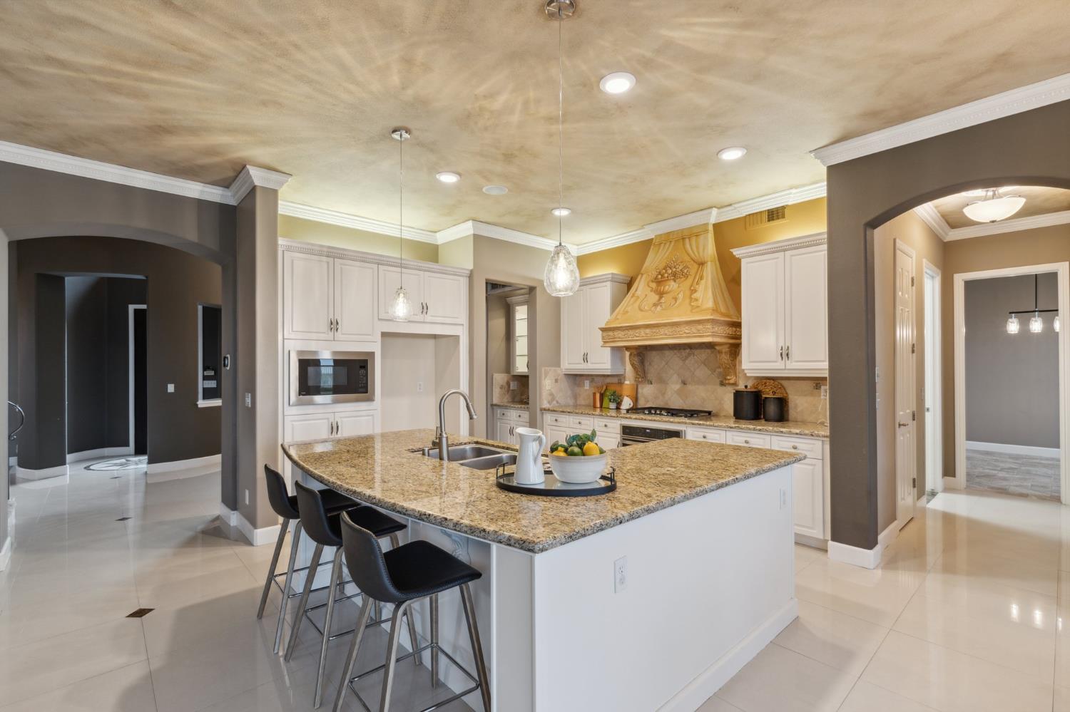 4918 W Bluff Ave, Fresno, CA 93722